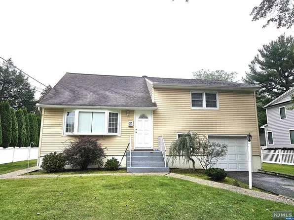 116 6th St, Cresskill, NJ 07626