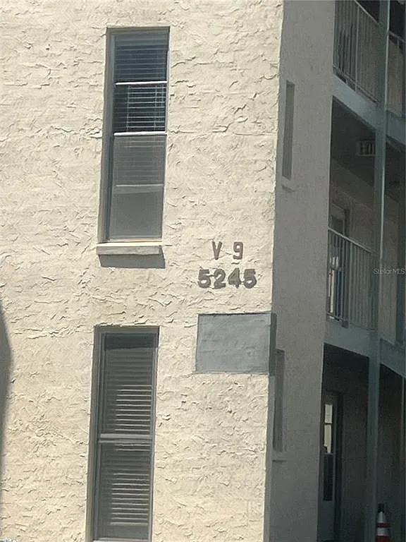 1 bed, 1.0 bath, 732 sqft, $1,250 — Photo 2