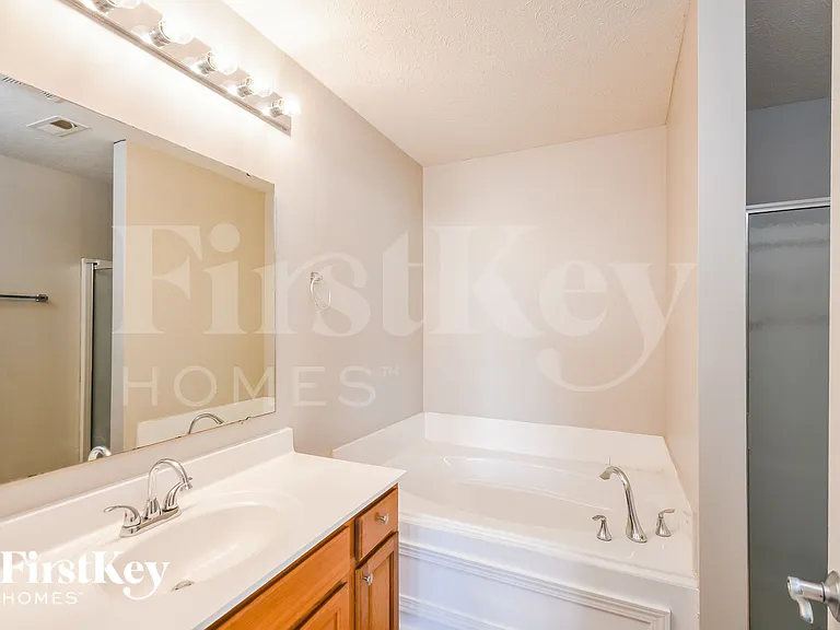 8728 N Springview Dr — Photo 13