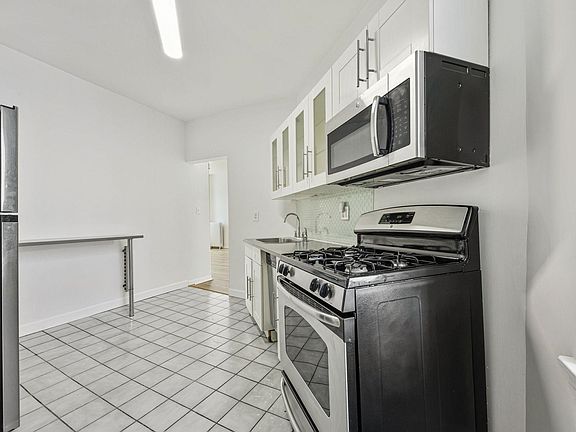 5th image of 282 Magnolia Ave APT 9