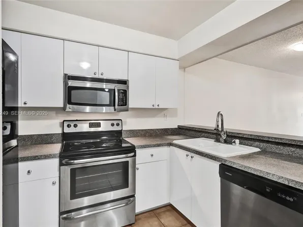 15555 N Miami Lakeway N #207, Hialeah, FL 33014