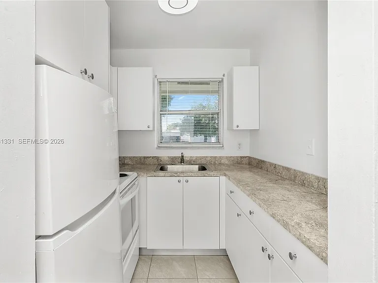 856 SW 10th St #1 — Photo 7