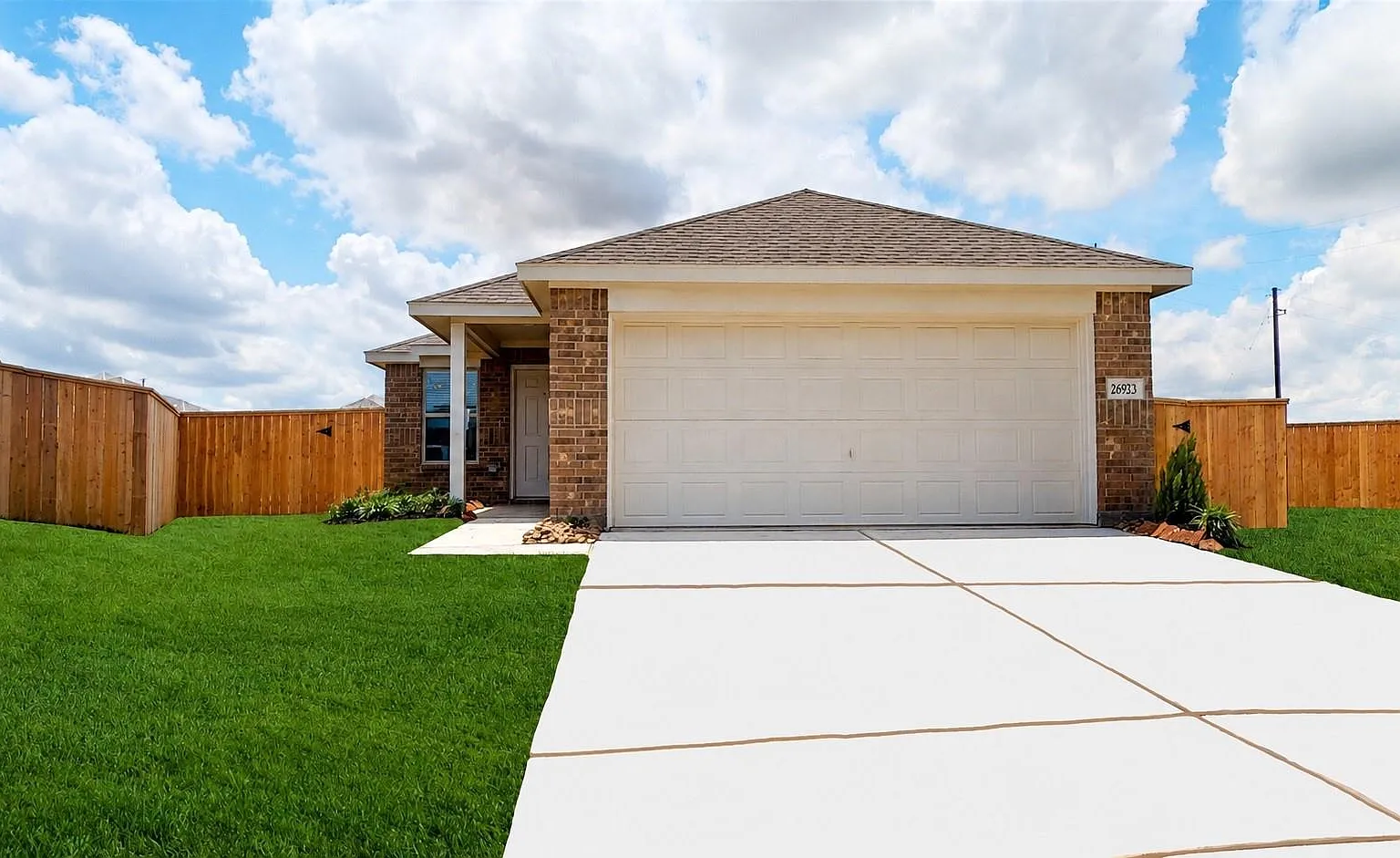 3 bed, 2.0 bath, 1350 sqft, $1,796 — Photo 1