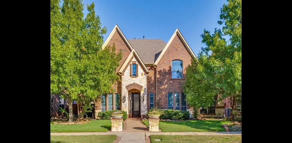 3250 Woodbine Trl