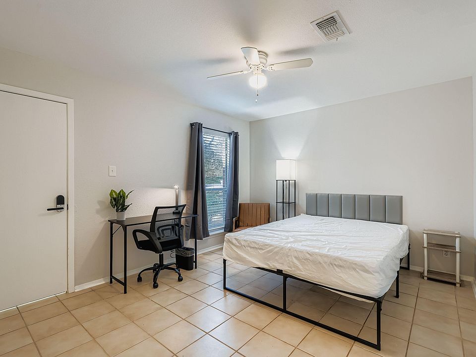 Queen-sized bed, chair, workspace, and private entrance - blackout curtains for nightshift workers