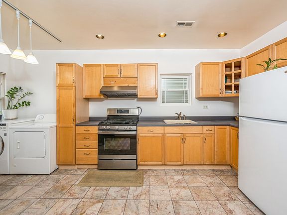 Kitchen in 1st unit