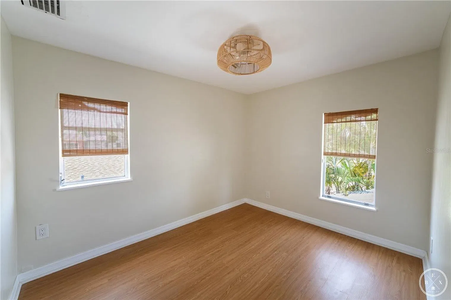 3 bed, 2.0 bath, 1334 sqft, $9,752 — Photo 2
