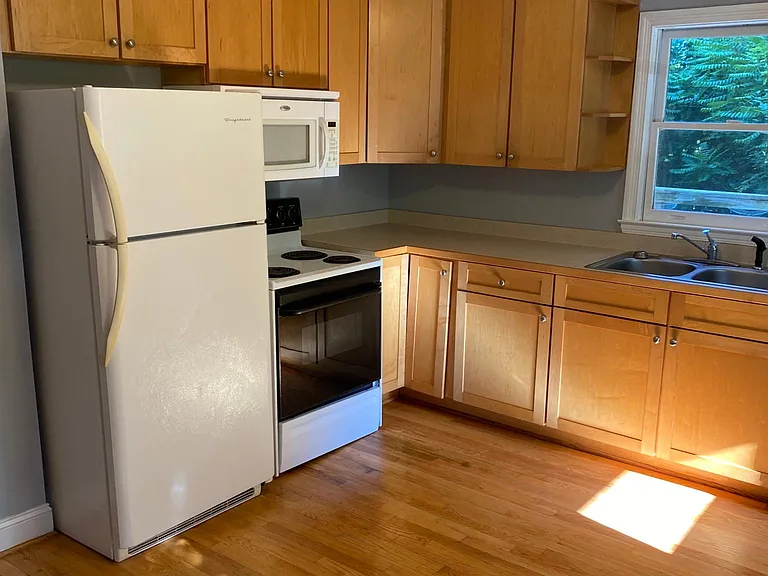 206 Hill St — Photo 6