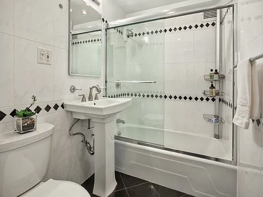 Sold by Sotheby's International Realty | media 7