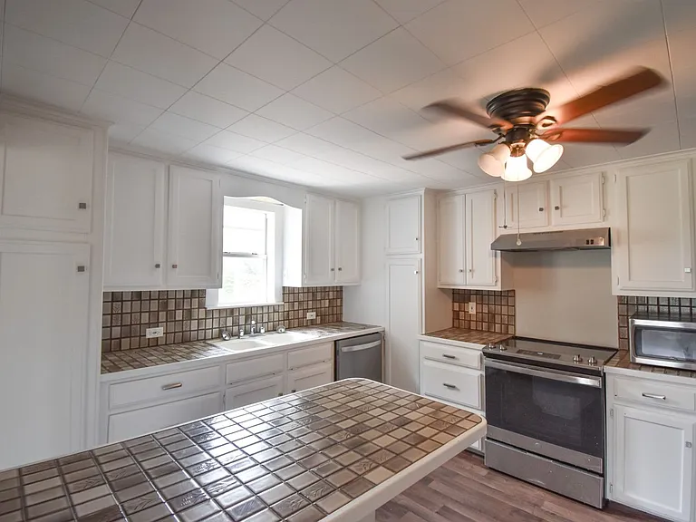 13292 State Highway 110 N — Photo 5