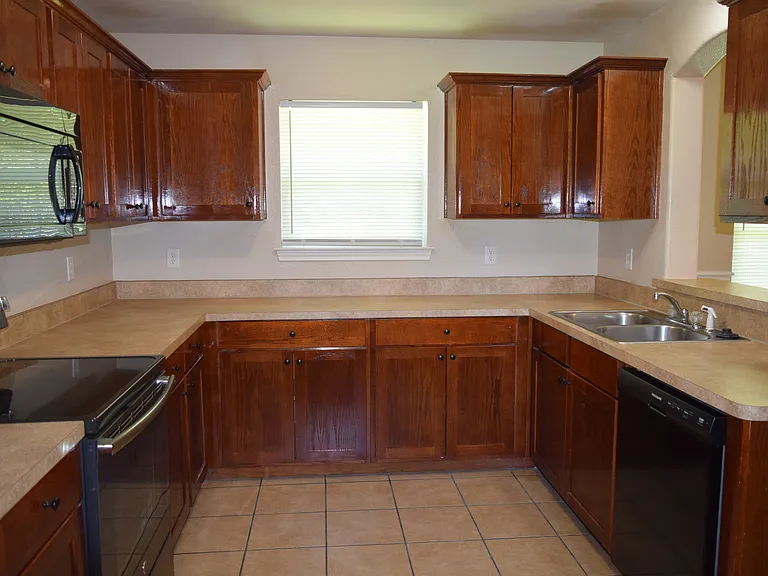 1143 N Lockhart St — Photo 2
