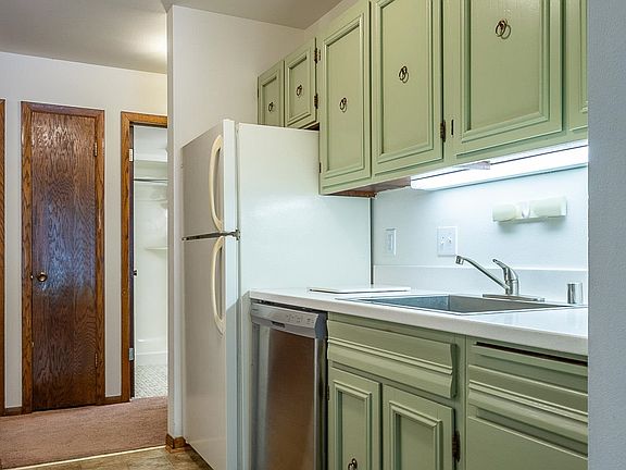3rd image of 5101 Mineral Point Rd APT 8