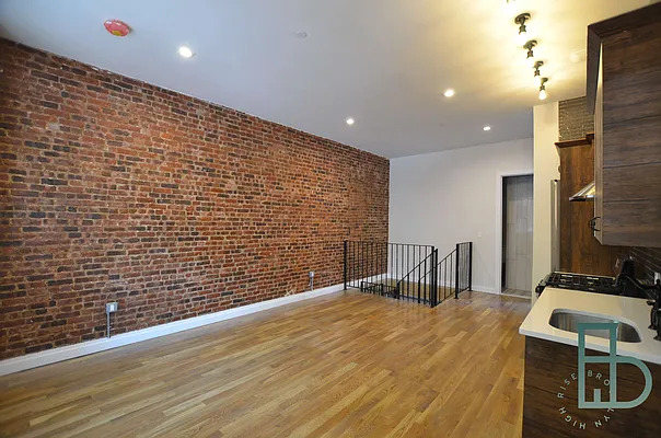 Rented by Miron Realty Group | media 8