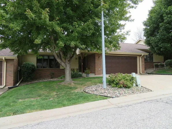 3 Hackett Dr, Oakland, IA 51560