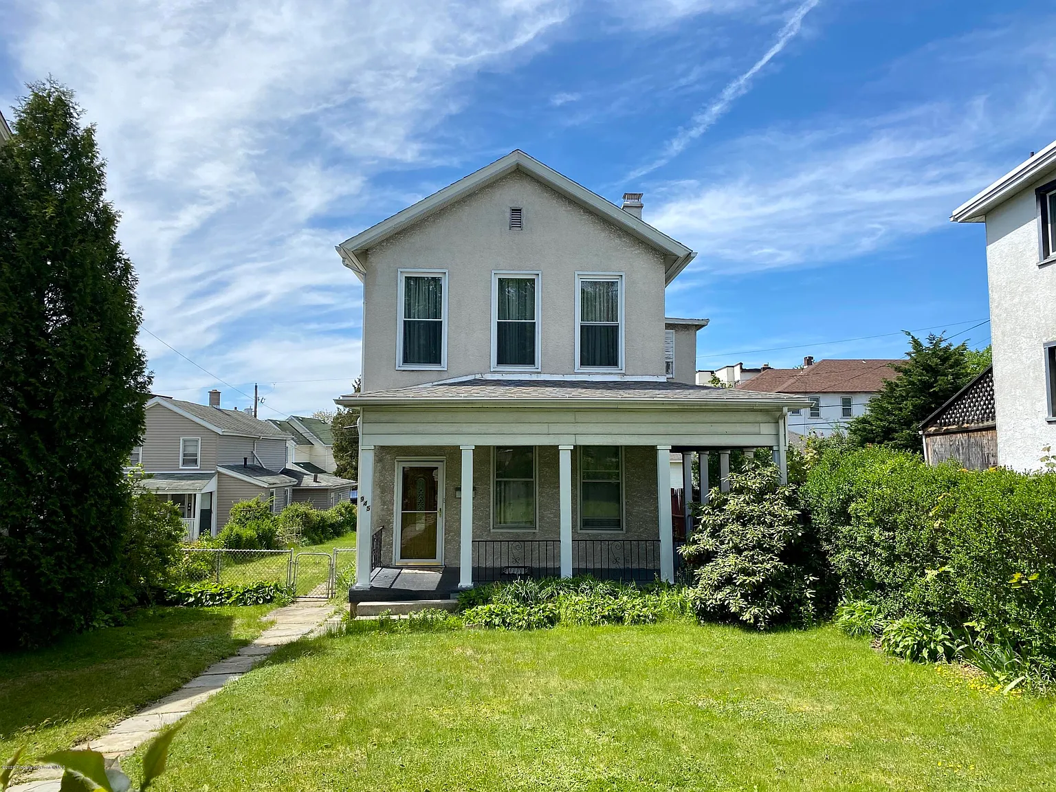 945 Taylor Ave photo 1