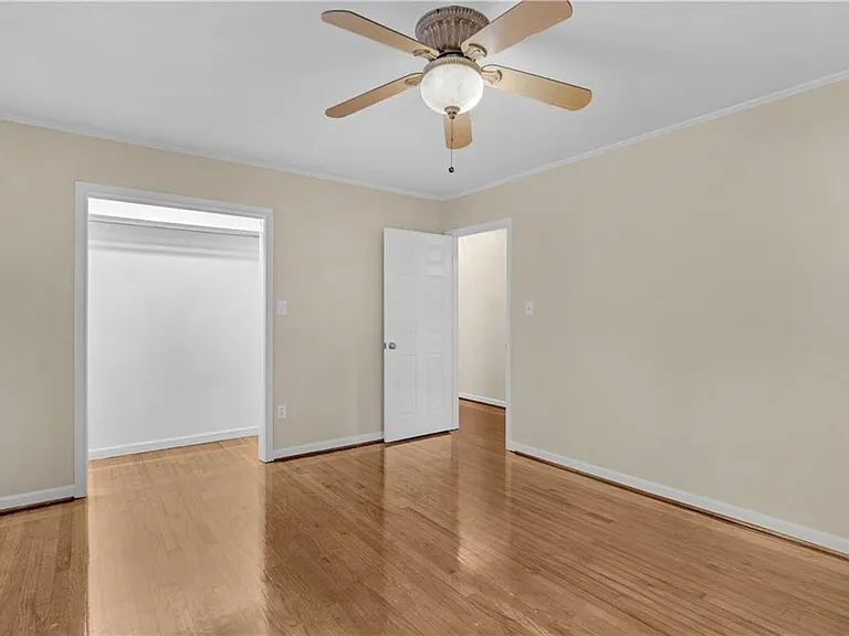 424 Byron Ave E — Photo 9
