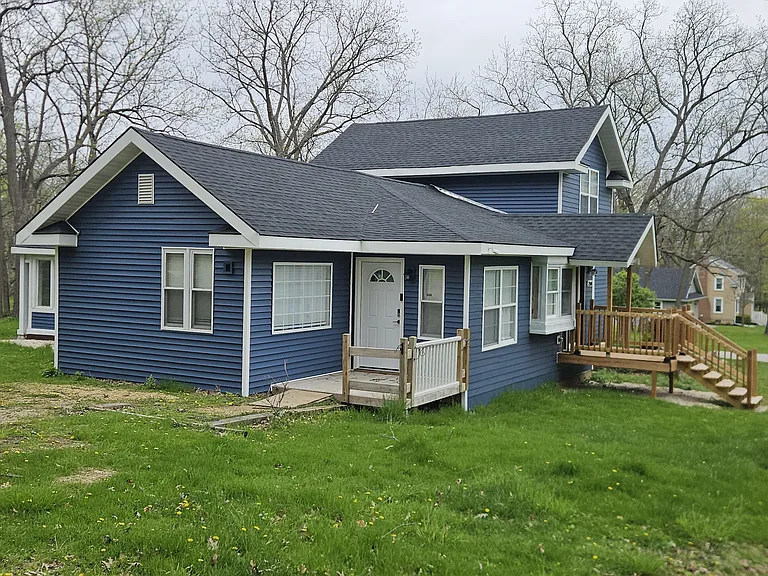 2589 N Shore Dr — Photo 2