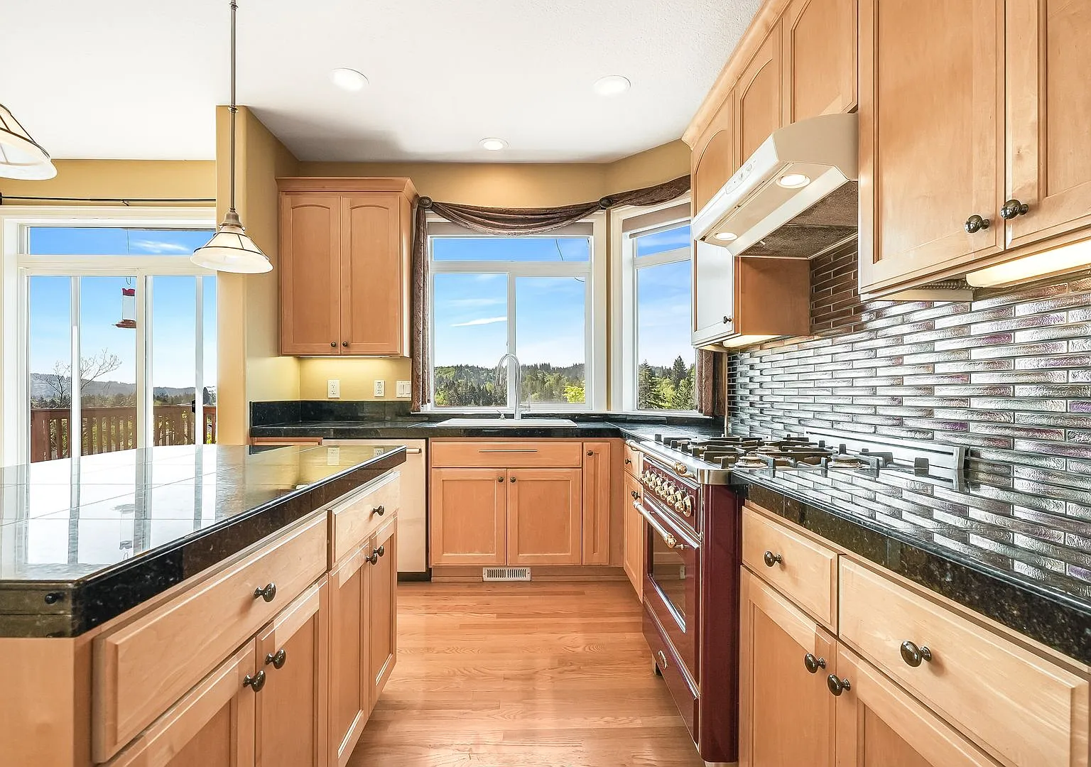 Beautiful 4 Bed, 2.5 Bath Rental Home in Pleasant Valley neighborhood! — Photo 3