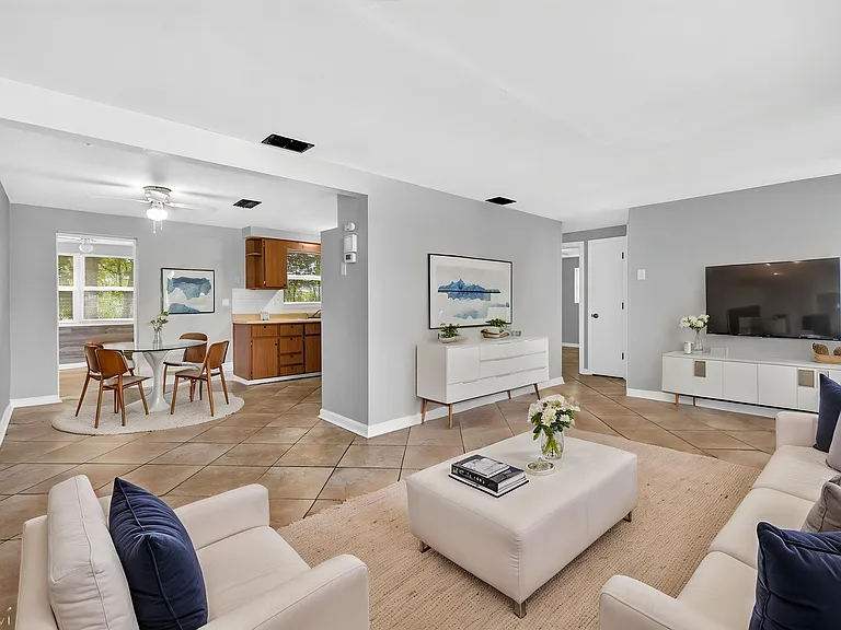 2516 Templewood Dr — Photo 4