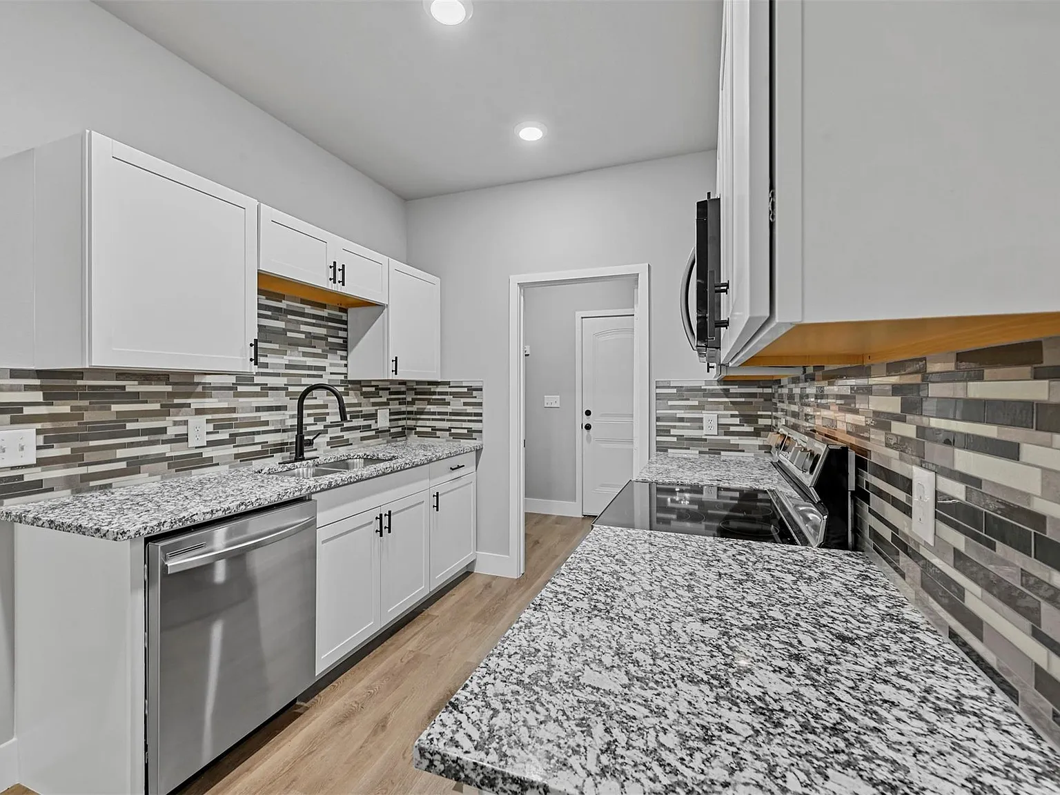3 bed, 1380 sqft, $1,475 — Photo 4