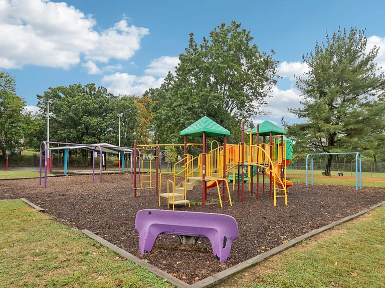 Hep Park Village — Photo 32