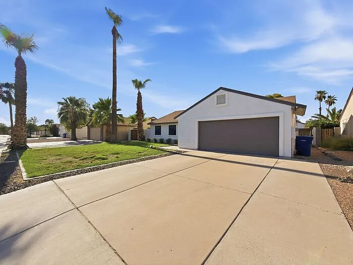 3 bed, 2.0 bath, 1342 sqft, $2,150 — Photo 4