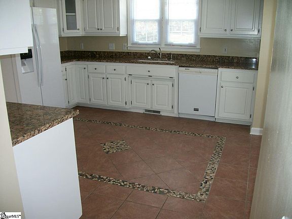 4th image of 7 Rockland Dr