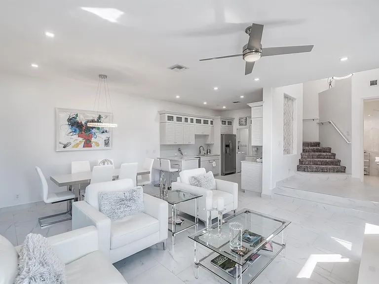 401 Resort Ln — Photo 8