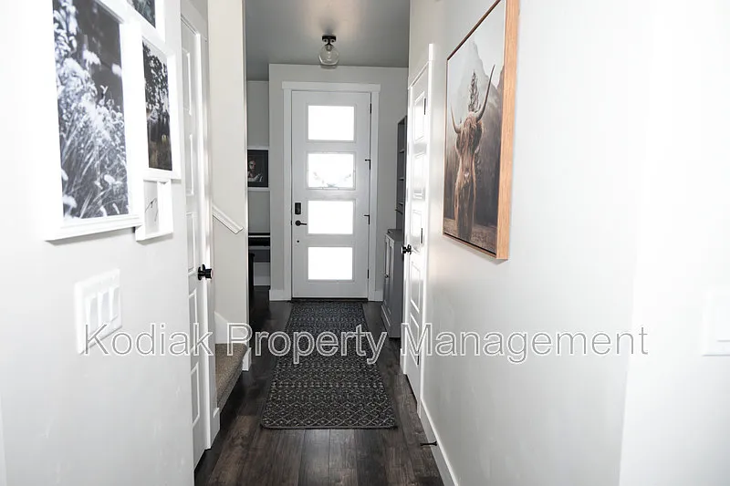 4 bed, 3.5 bath, 2607 sqft, $2,750 — Photo 3