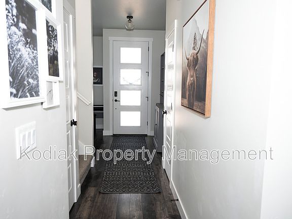 3rd image of 1364 E Petunia Ct