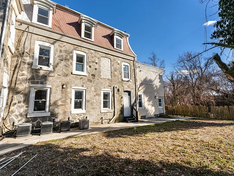1720 W Tioga St #3 — Photo 11