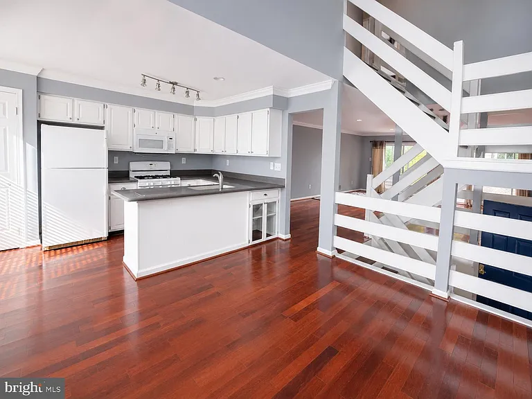 84 Andover Ct — Photo 3