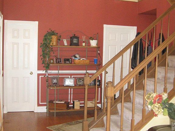Dramatic 2-Story Foyer