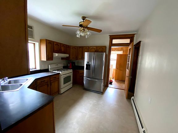 2nd image of 2952 N Fairfield Ave #2