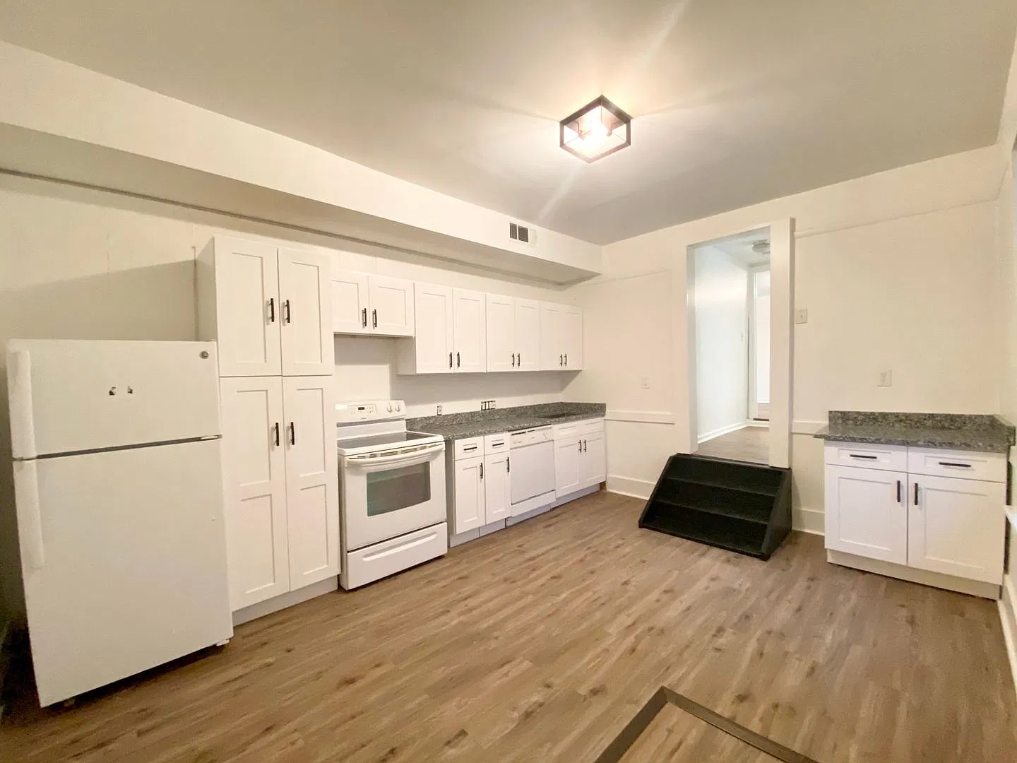 306 Warner St — Photo 2