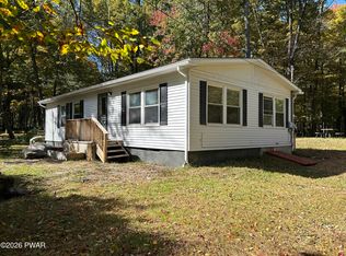 3 Chipmunk Ct, Hawley, PA 18428