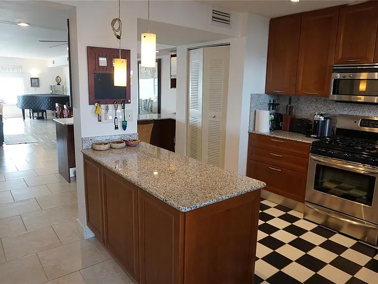 5900 Shore Blvd S #402 — Photo 7