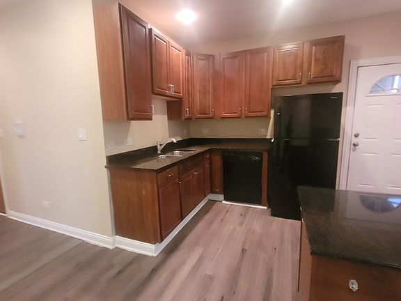 3rd image of 3439 W Belle Plaine Ave #Gw
