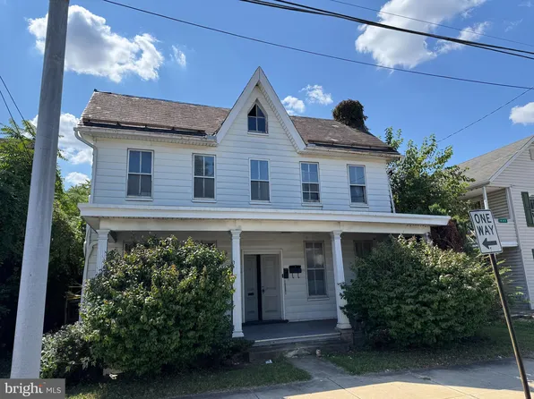 446 E Queen St, Chambersburg, PA 17201