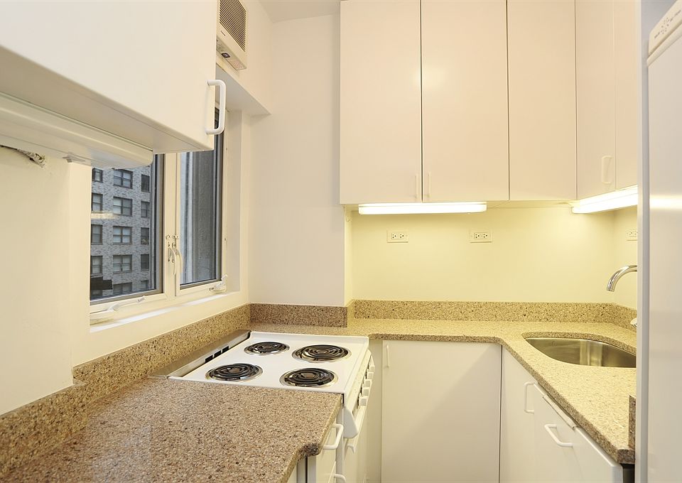 2nd image of 232 E 58th St APT 4