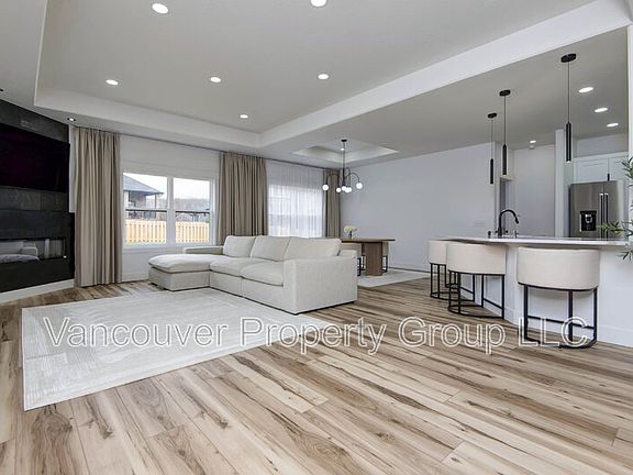 3rd image of 5075 E Ferdinand Ct