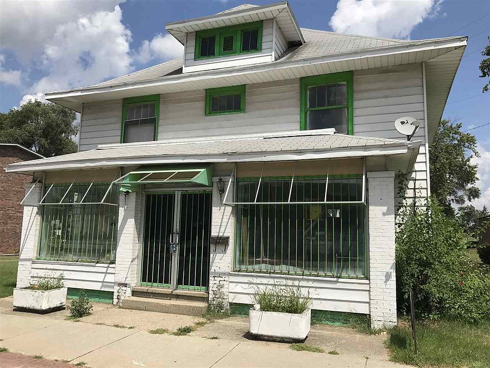 1st image of 916 S Main St