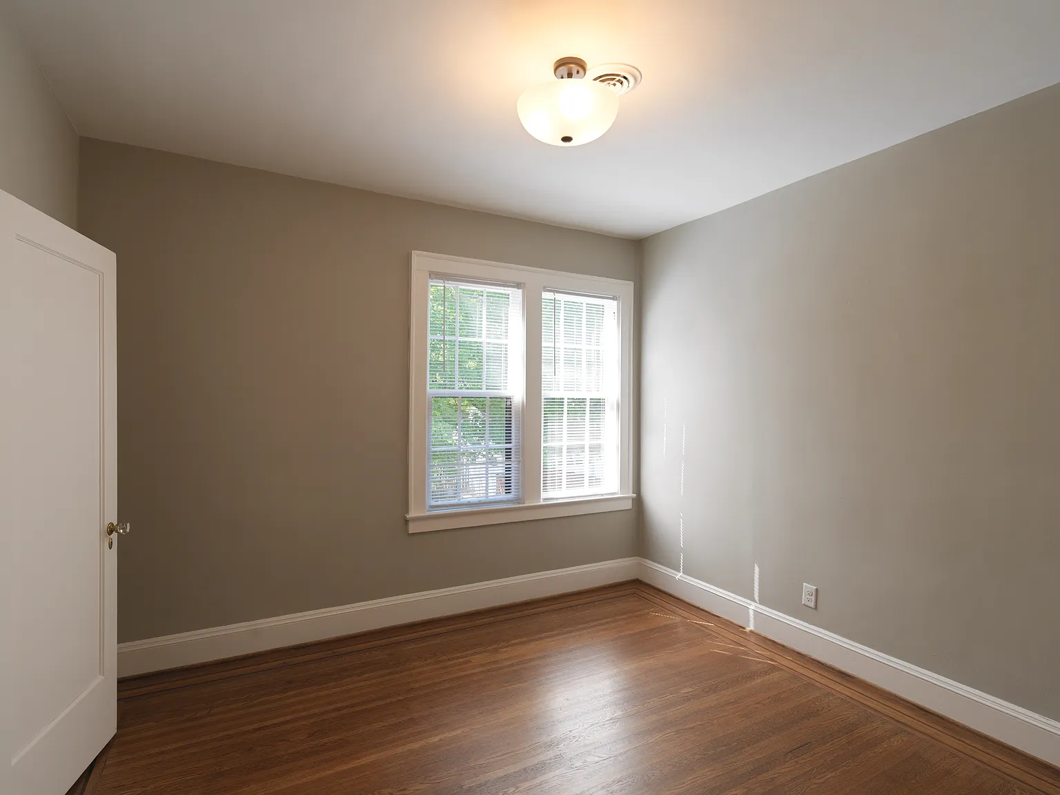 2 bed, 800 sqft, $1,299 — Photo 2