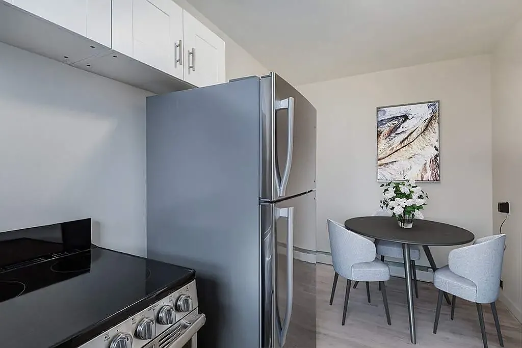 Lakeview Apartments — Photo 2
