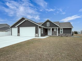 N1558 Greenwood Rd, Greenville, WI 54942