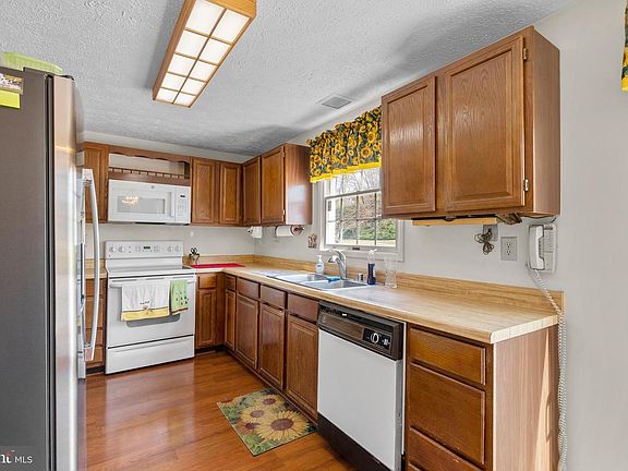 5th image of 8745 Cardinal Forest Cir