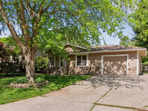 414 14th Ave NW, Altoona, IA 50009