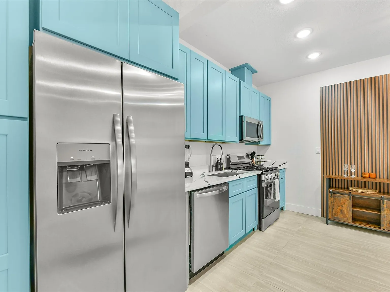 7103 Long Point Rd — Photo 4