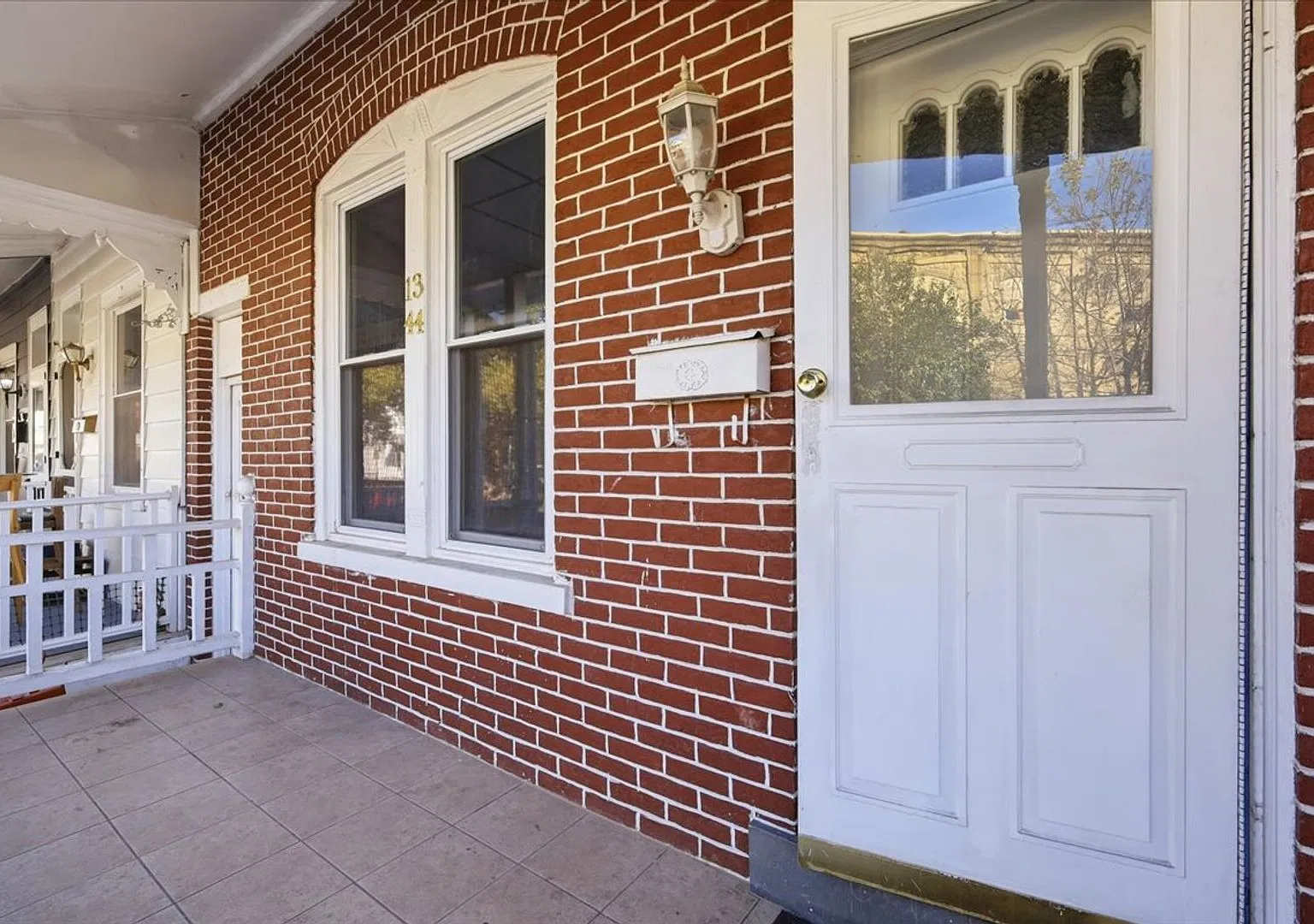 Spacious 5-Bedroom, 2 Full-Bath Twin Home with One-Car Garage for Rent! — Photo 4