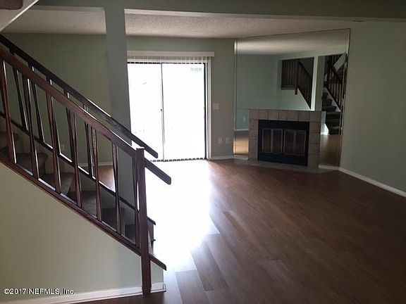 5th image of 3020 Cobblewood Ln E